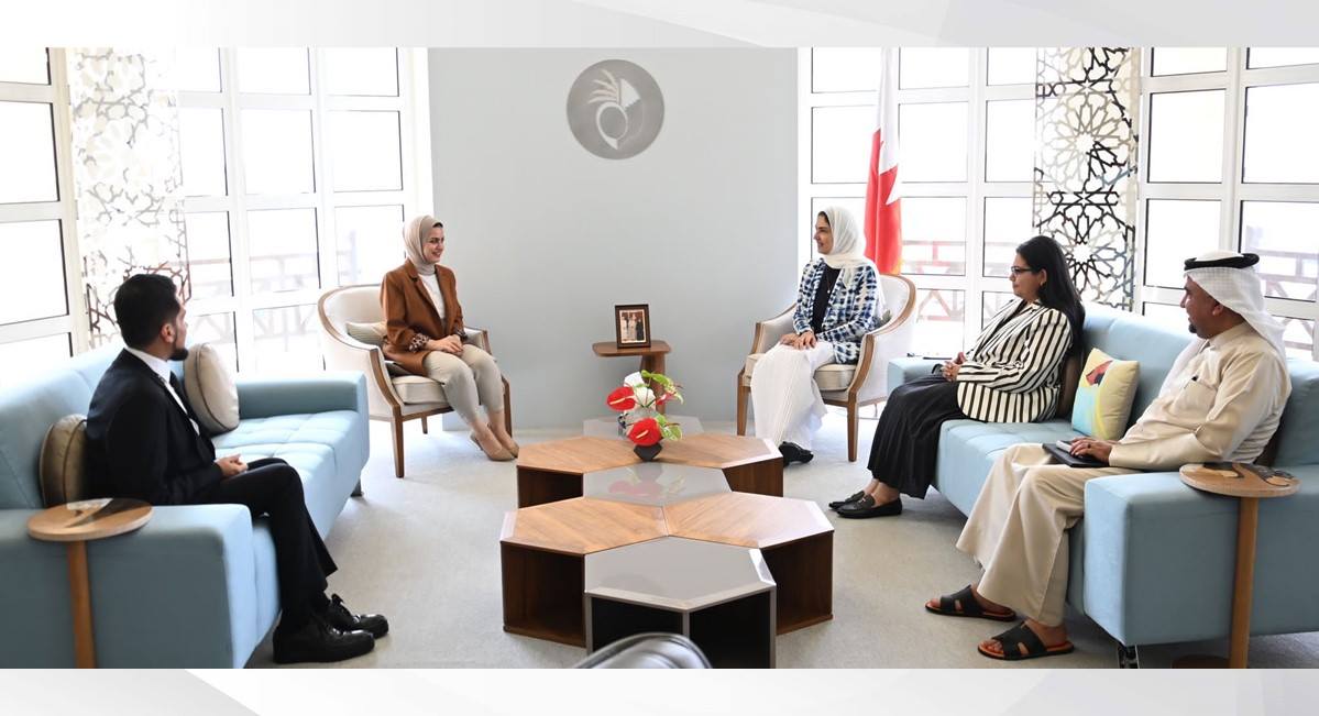 الأنصاري تستقبل وزيرة شؤون الشباب