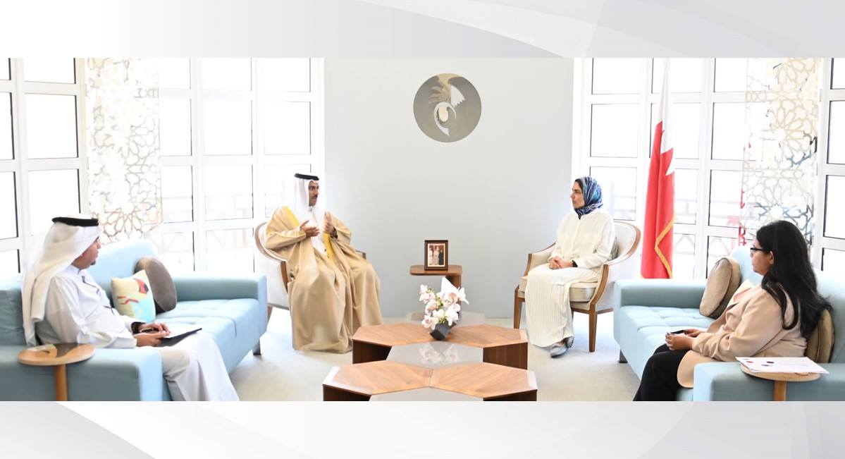 الأنصاري تبحث مع وزير شؤون الإعلام سبل التعاون المشترك