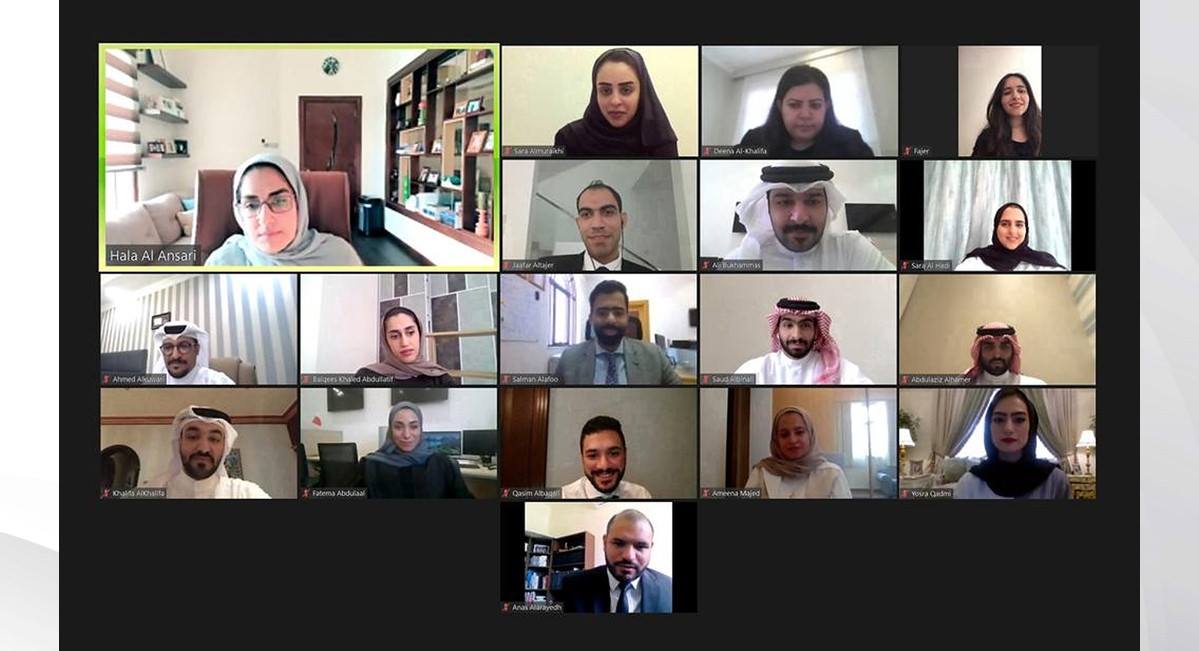 لدى لقاء منتسبي برنامج رئيس مجلس الوزراء لتنمية الكوادر الوطنية .. الأنصاري: مواصلة العمل المشترك لتعزيز البيئة الداعمة للمرأة في البحرين