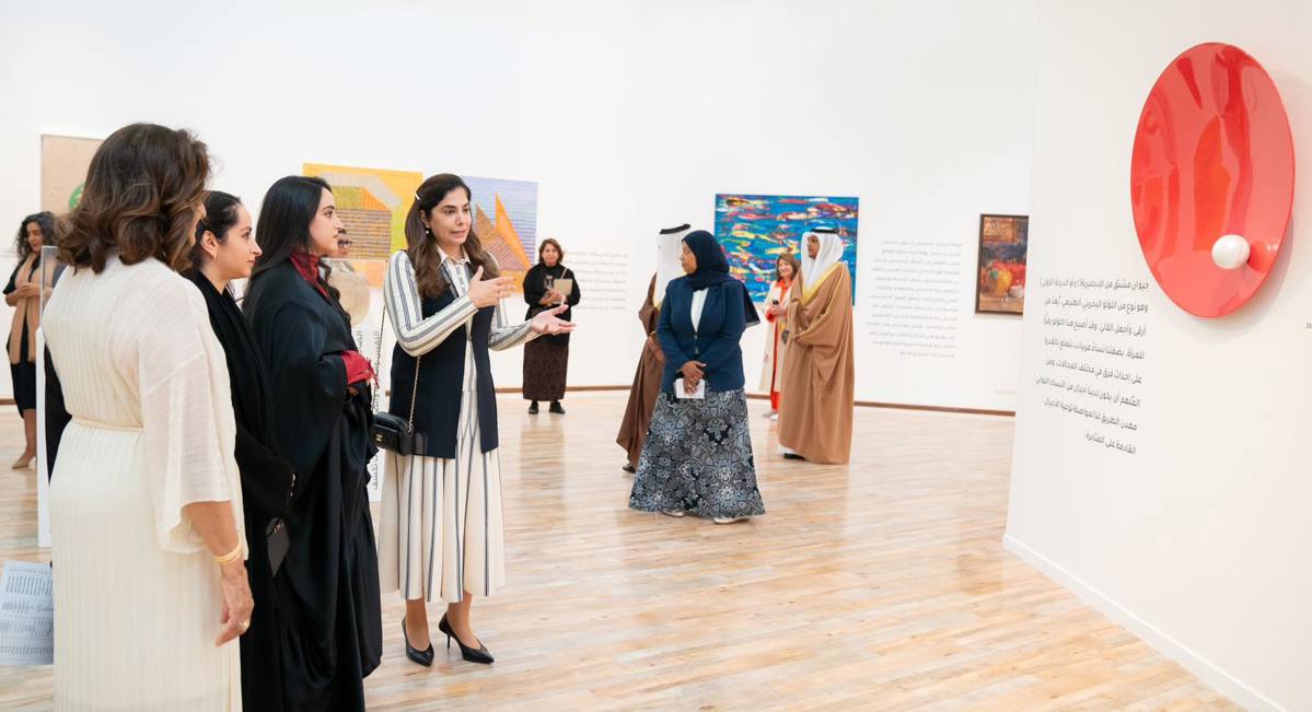 قرينة ملك البلاد المعظم ترعى المعرض الفني المقام بمناسبة يوم المرأة البحرينية بالتعاون مع بحرين جاليري