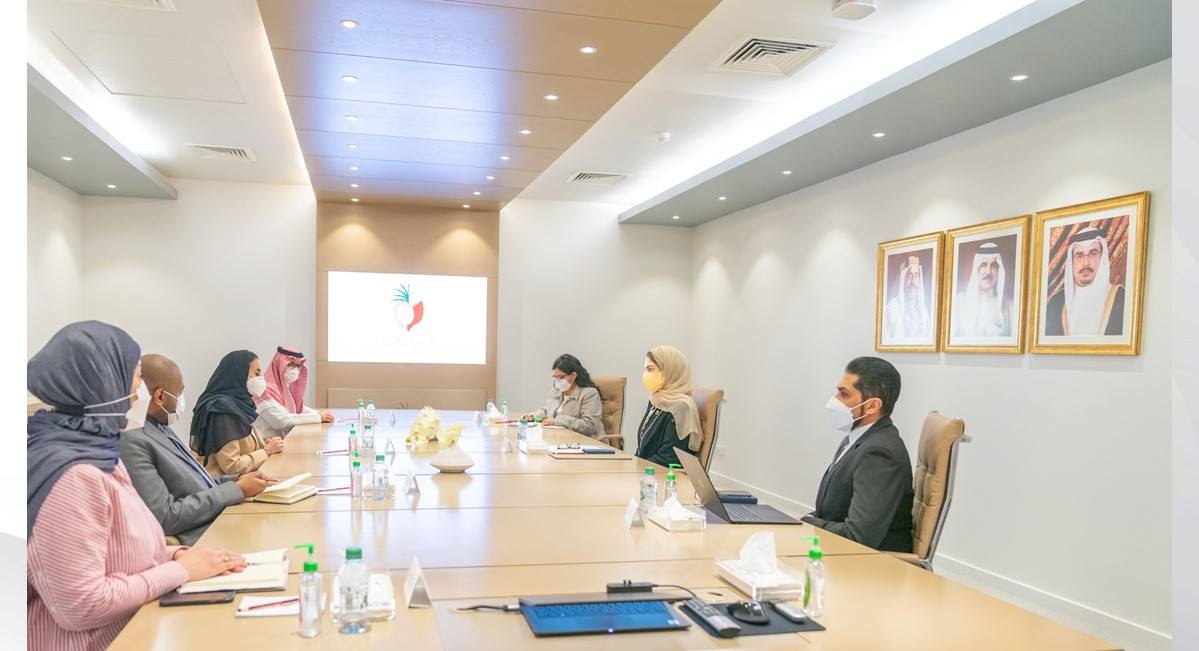 بحث تعزيز حضور المرأة في مسيرة التحوّل الرقمي.. الأنصاري تستقبل الأمين العام لمنظمة التعاون الرقمي