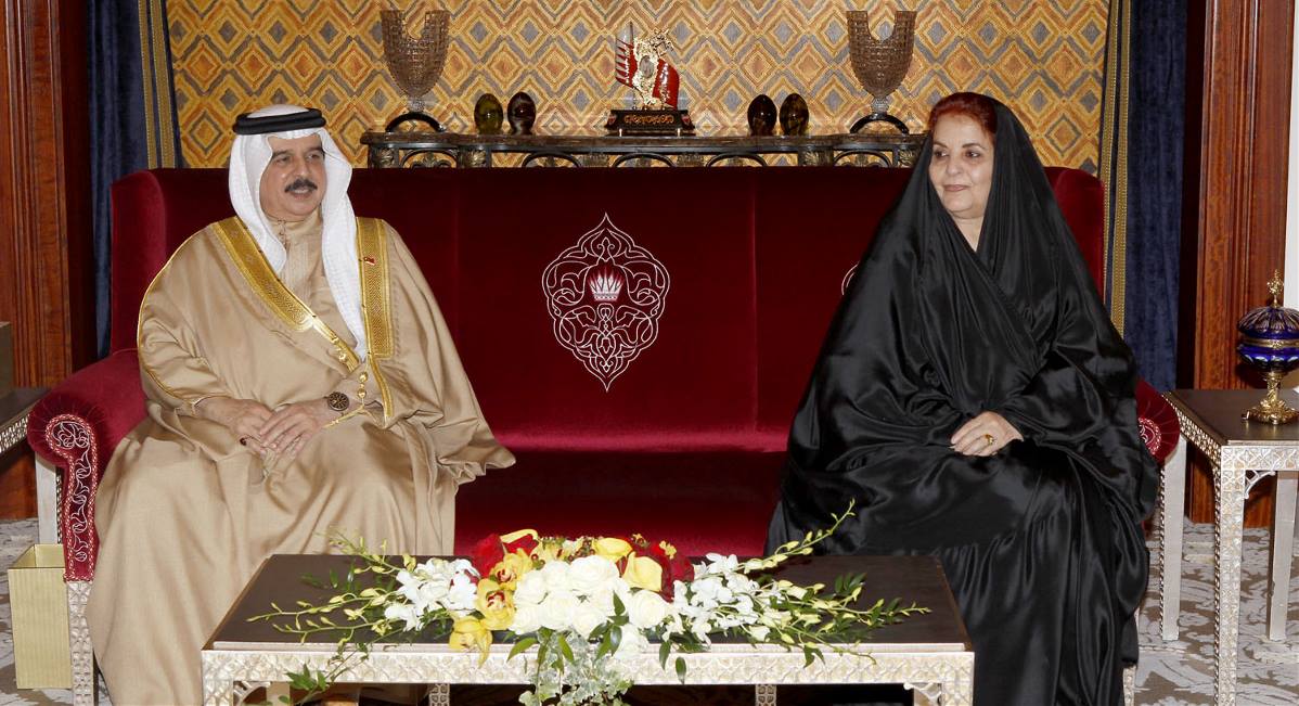 متضمنا فصلا كاملا عن ميثاق العمل الوطني والمرأة البحرينية.... المجلس الأعلى للمرأة يطلق نسخة محدثة من كتاب المرأة البحرينية في عهد الملك حمد