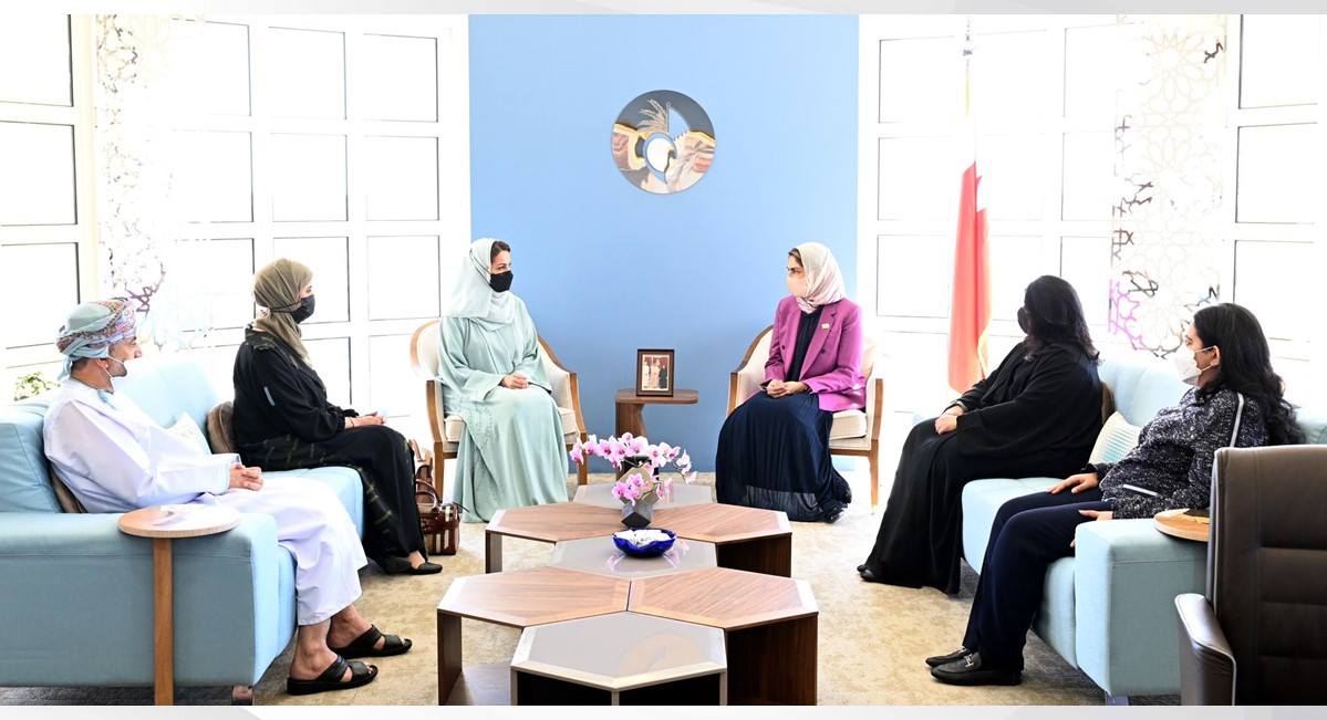 الأنصاري تستقبل مساعدة رئيس جامعة السلطان قابوس للتعاون الدولي