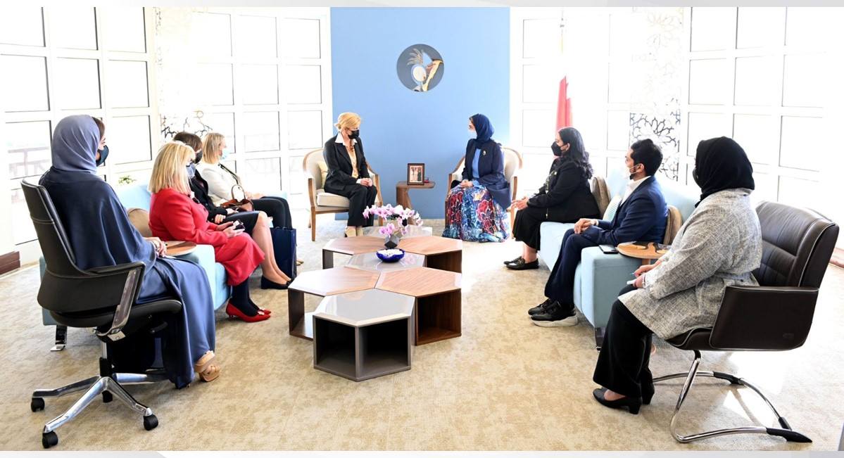 الأنصاري تبحث مع الرئيسة الكرواتية السابقة دعم الجهود العالمية لتعزيز دور المرأة