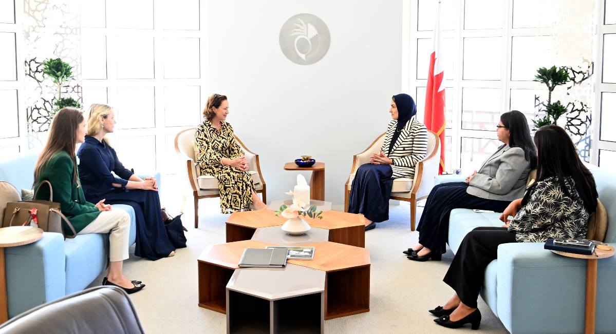 الأنصاري تستقبل حرم عمدة الحي المالي  للعاصمة البريطانية 