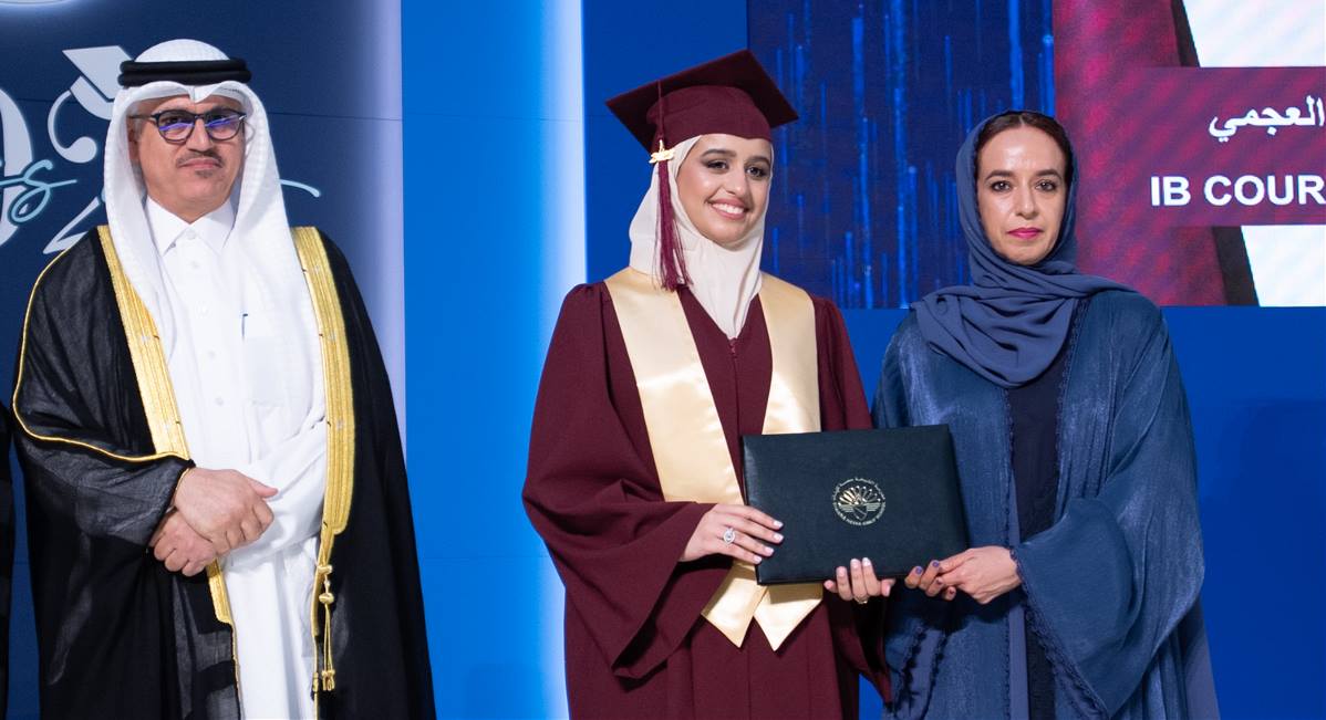 قرينة العاهل المعظم تنيب سمو الشيخة حصة بنت خليفة آل خليفة لحضور حفل تخريج مدرسة الشيخة حصة للبنات