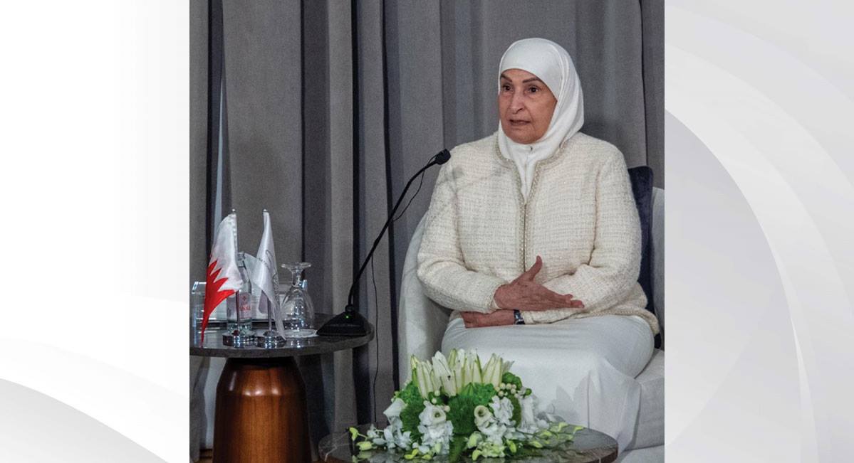 نائبة رئيسة المجلـس الأعلـى للمـرأة تشارك فــي جلسة حوارية بصرح الميثاق الوطني بعنوان 